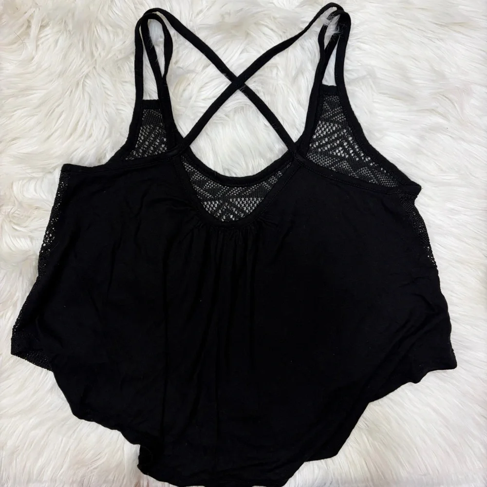 3/$15 Black cropped tank top - Picture 6 of 7